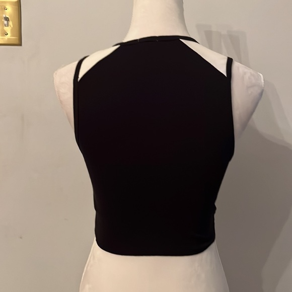 Soft and stretchy tank - Picture 2 of 3